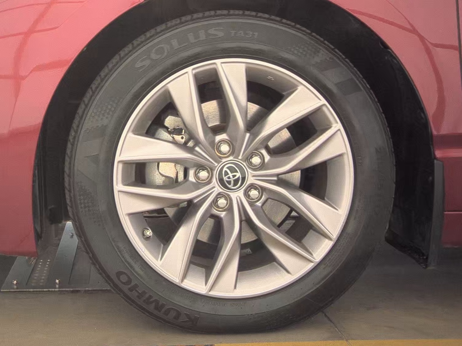 2019 Toyota Avalon Hybrid XLE FWD