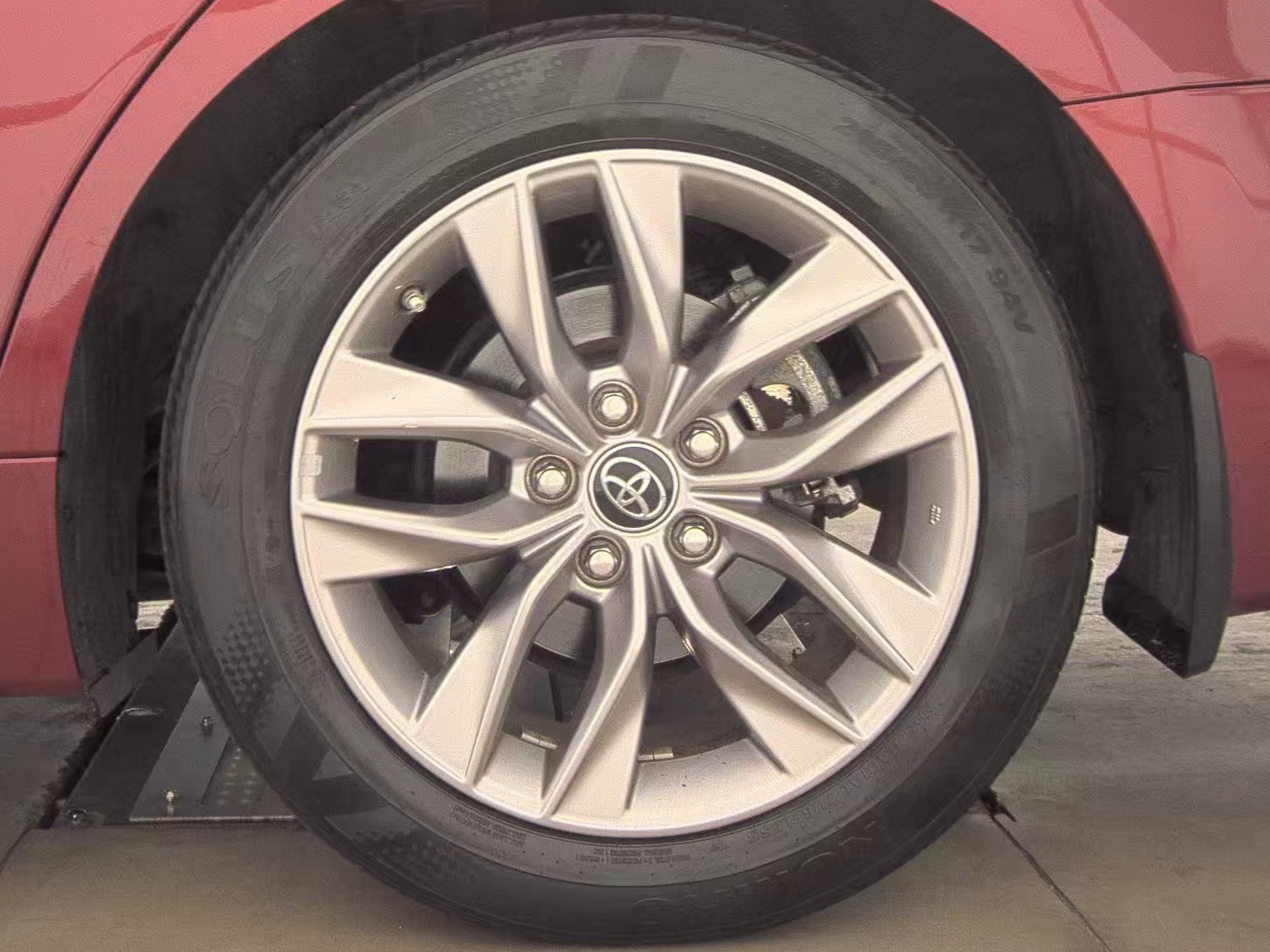 2019 Toyota Avalon Hybrid XLE FWD