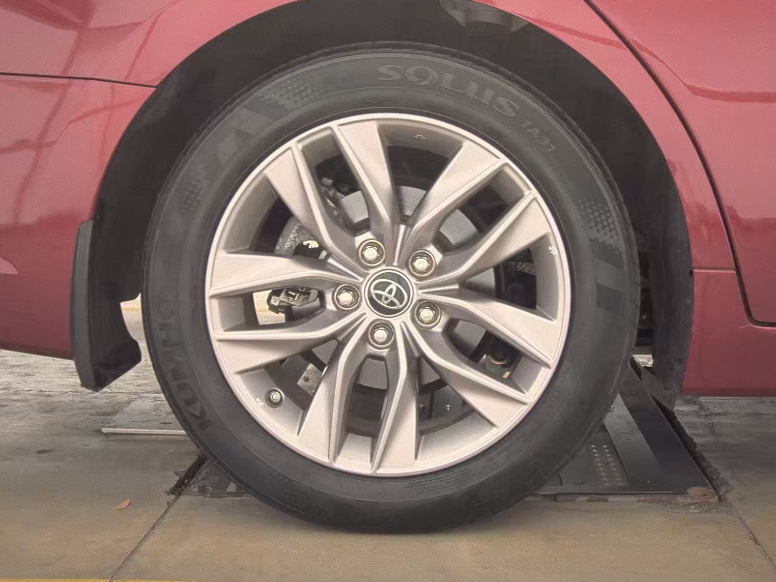 2019 Toyota Avalon Hybrid XLE FWD