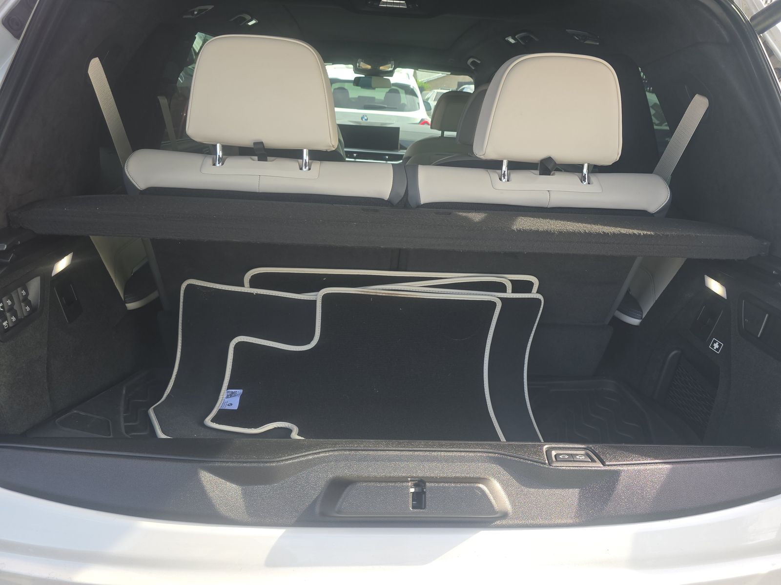 2023 BMW X7 M60i AWD