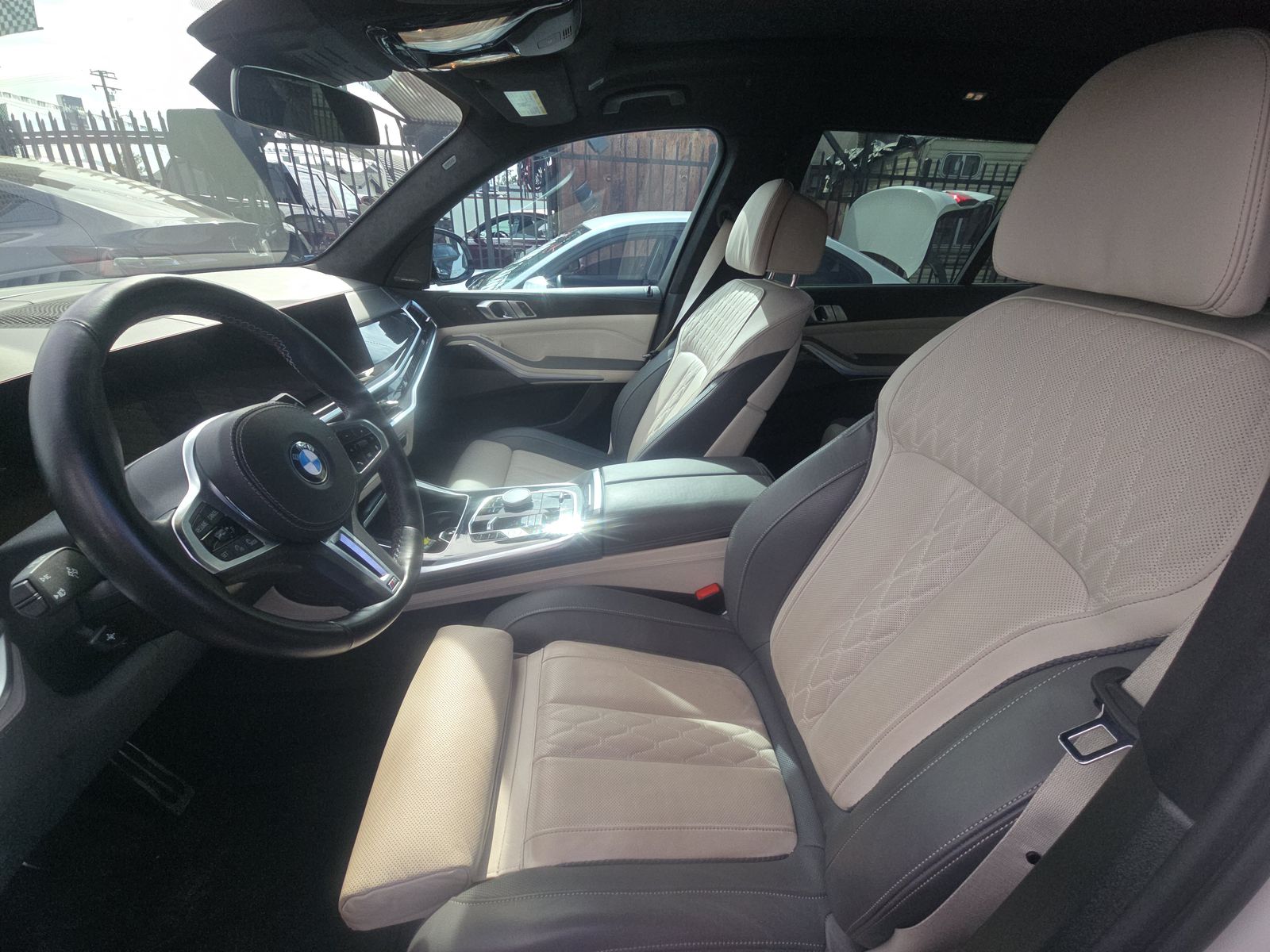 2023 BMW X7 M60i AWD