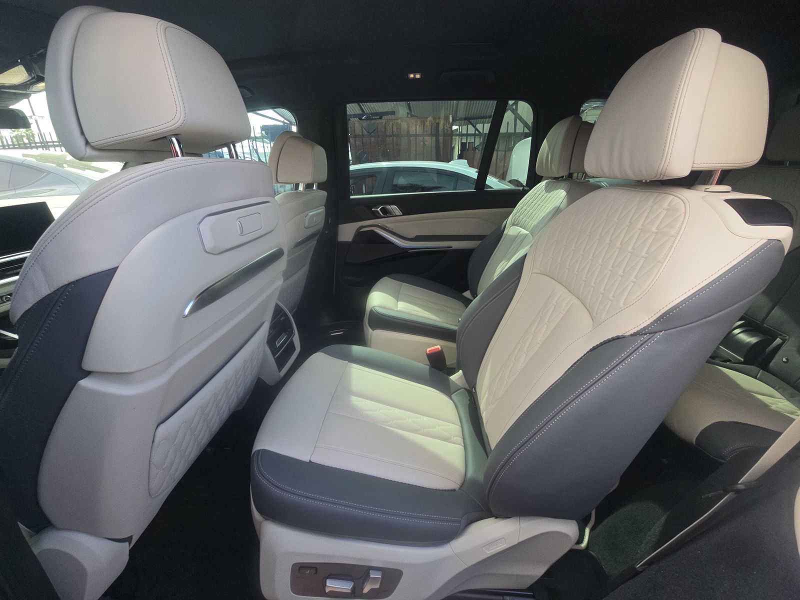 2023 BMW X7 M60i AWD