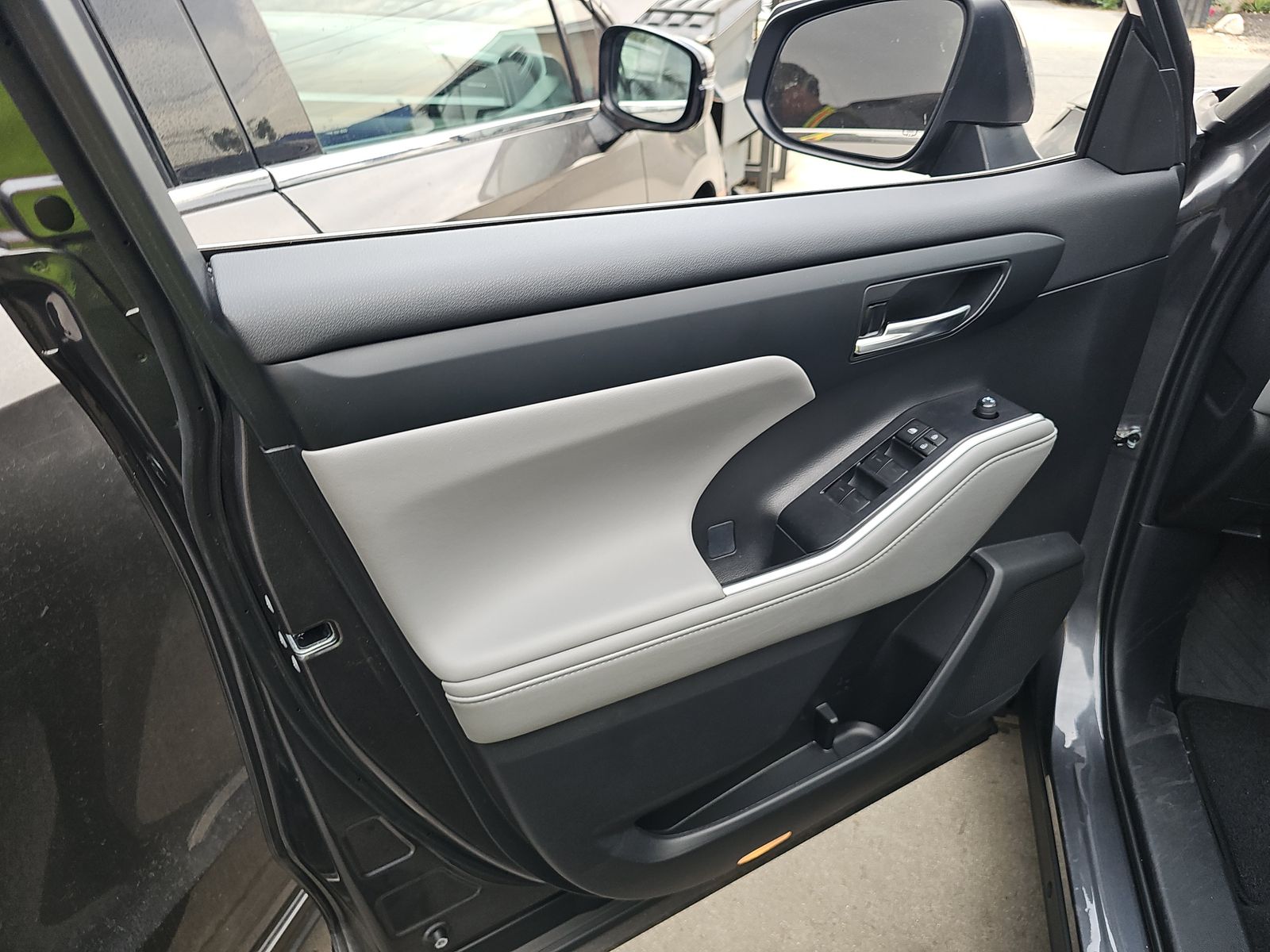 2023 Toyota Highlander XLE FWD