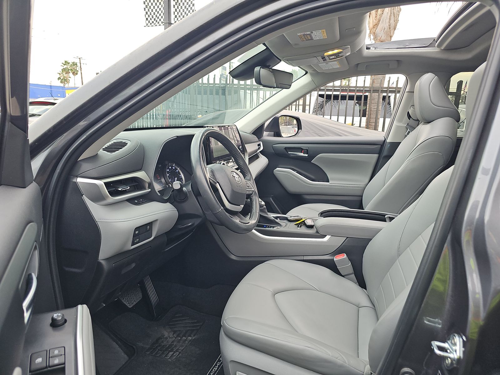 2023 Toyota Highlander XLE FWD