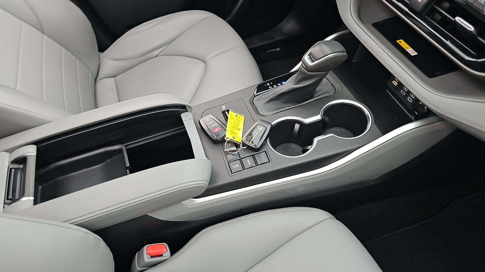 2023 Toyota Highlander XLE FWD