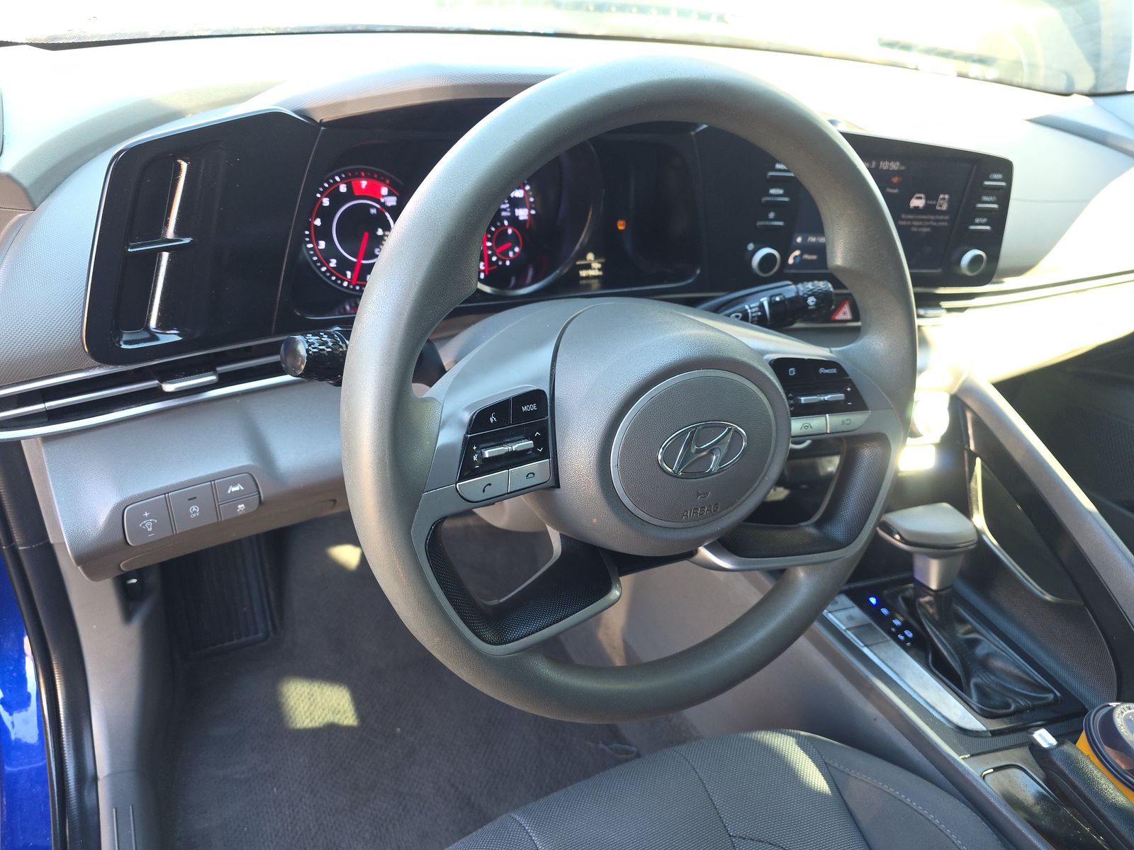 2023 Hyundai Elantra SE FWD