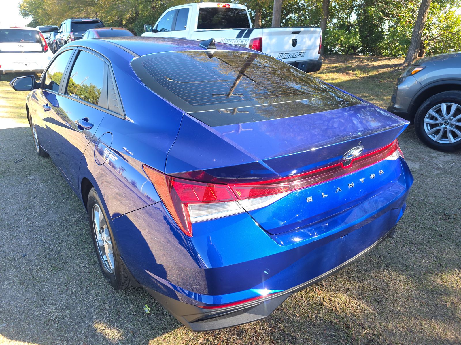 2023 Hyundai Elantra SE FWD