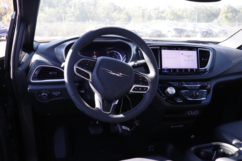 2025 Chrysler Pacifica Hybrid Select FWD