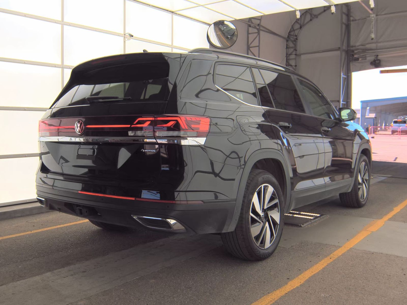 2025 Volkswagen Atlas 2.0T SE AWD