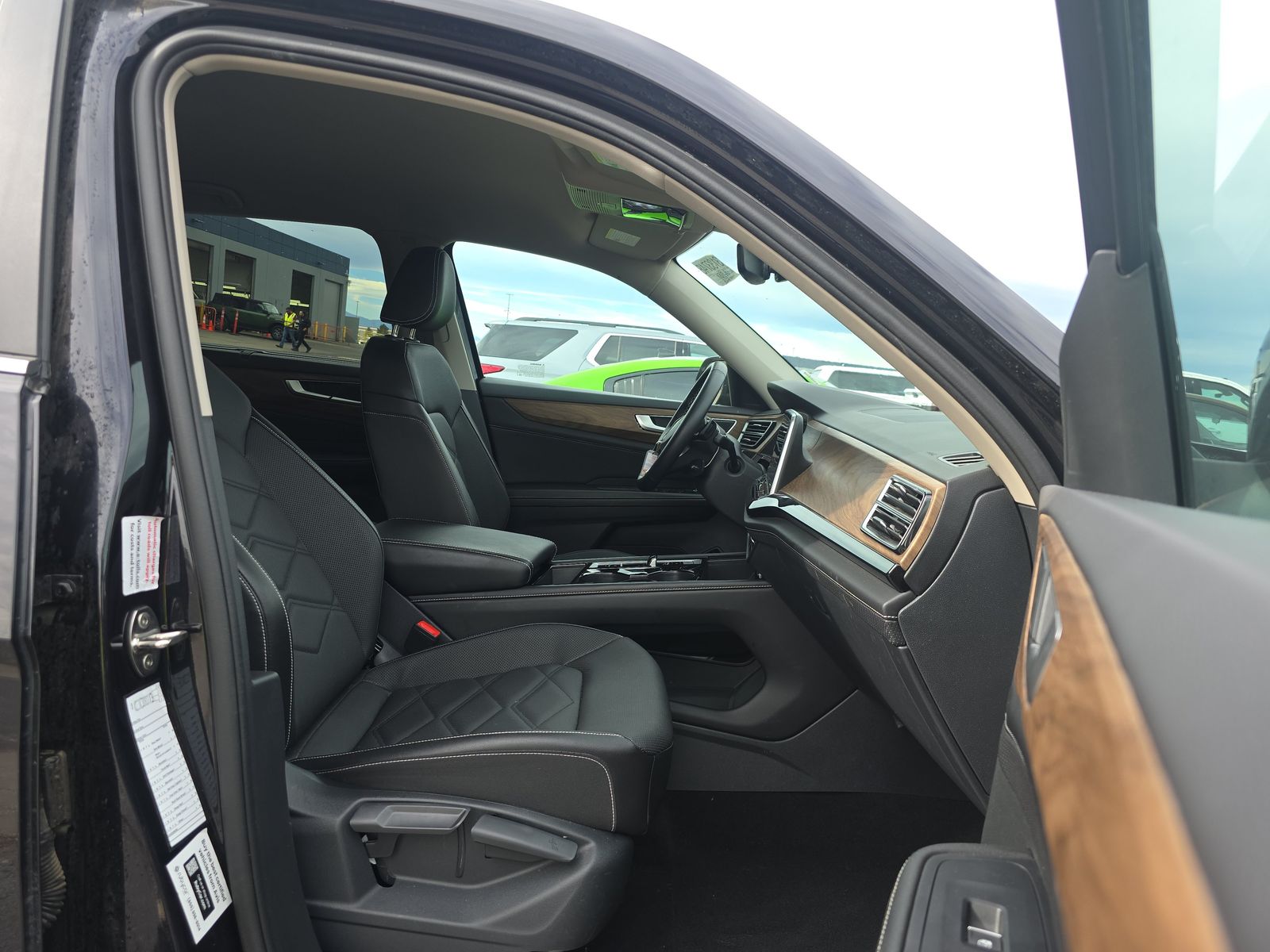 2025 Volkswagen Atlas 2.0T SE AWD