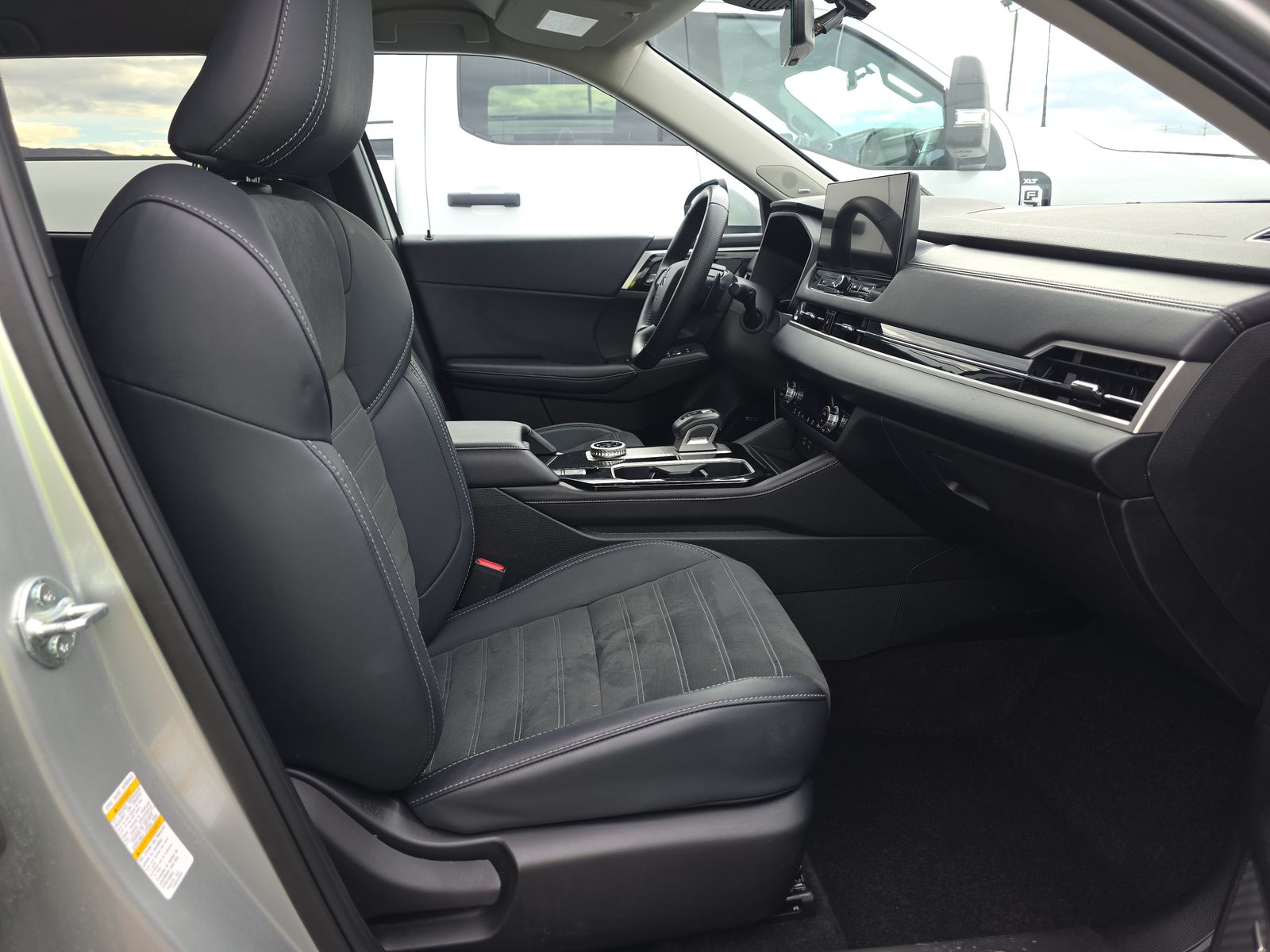 2025 Mitsubishi Outlander SE AWD