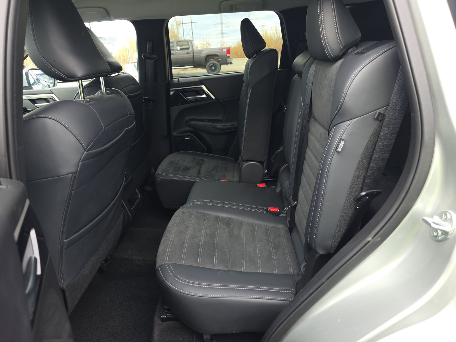 2025 Mitsubishi Outlander SE AWD