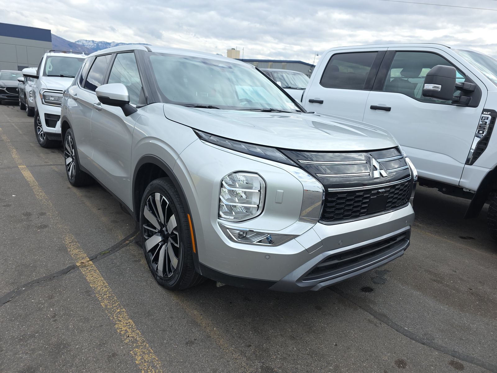 2025 Mitsubishi Outlander SE AWD