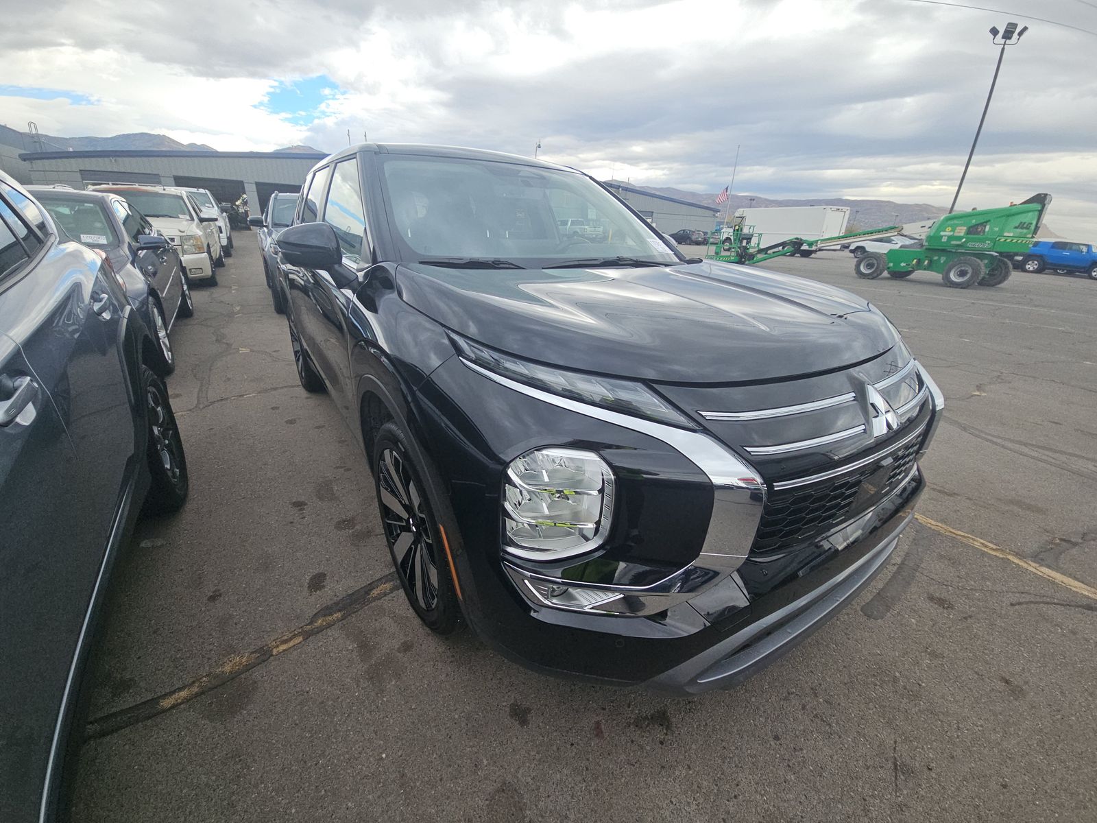 2025 Mitsubishi Outlander SE FWD