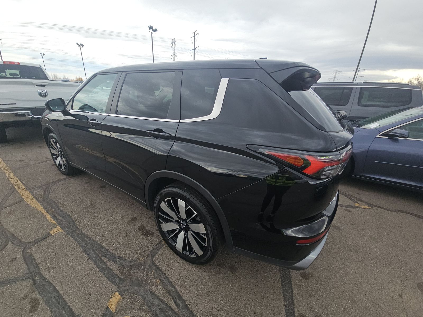 2025 Mitsubishi Outlander SE FWD