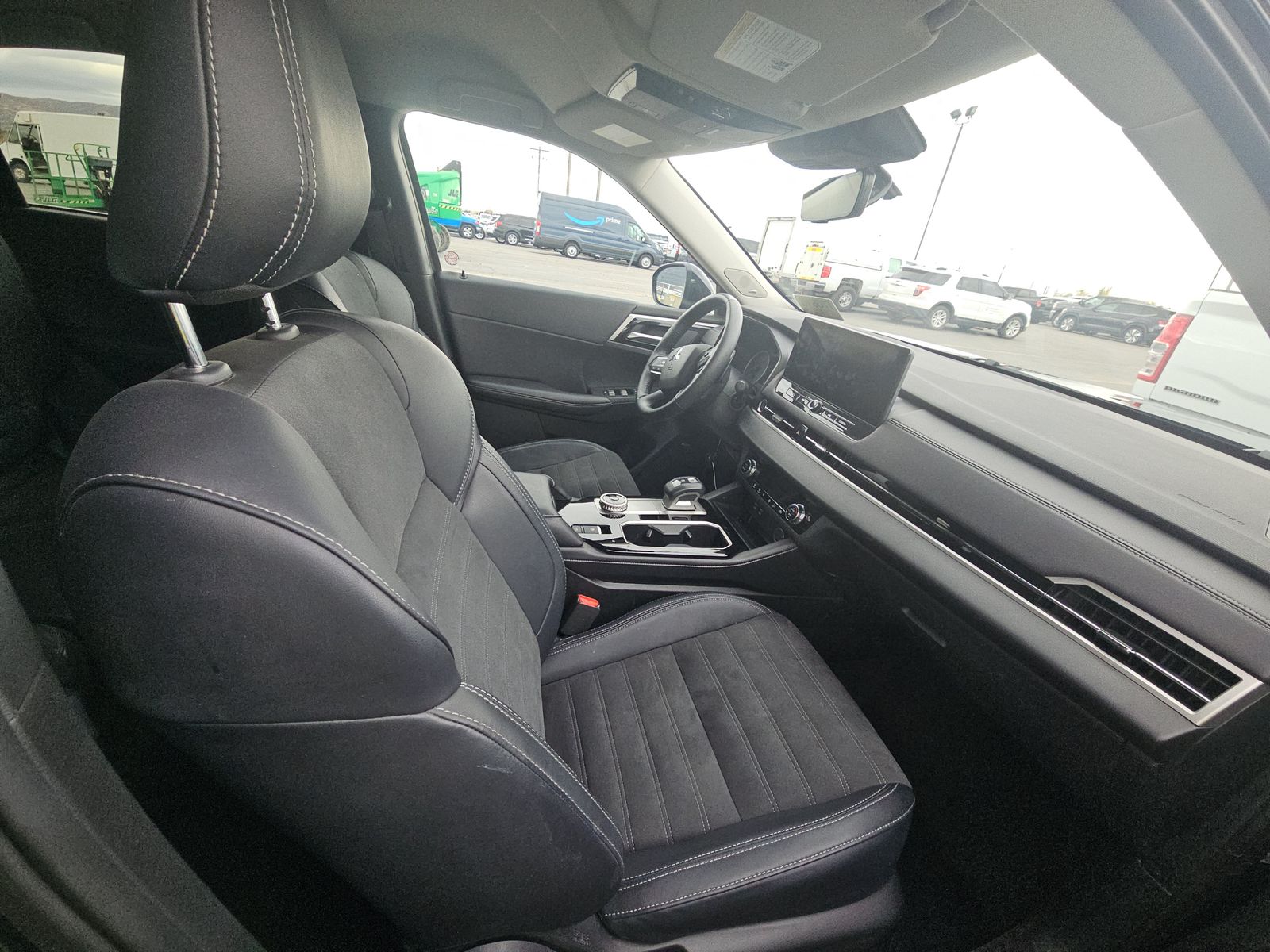 2025 Mitsubishi Outlander SE FWD