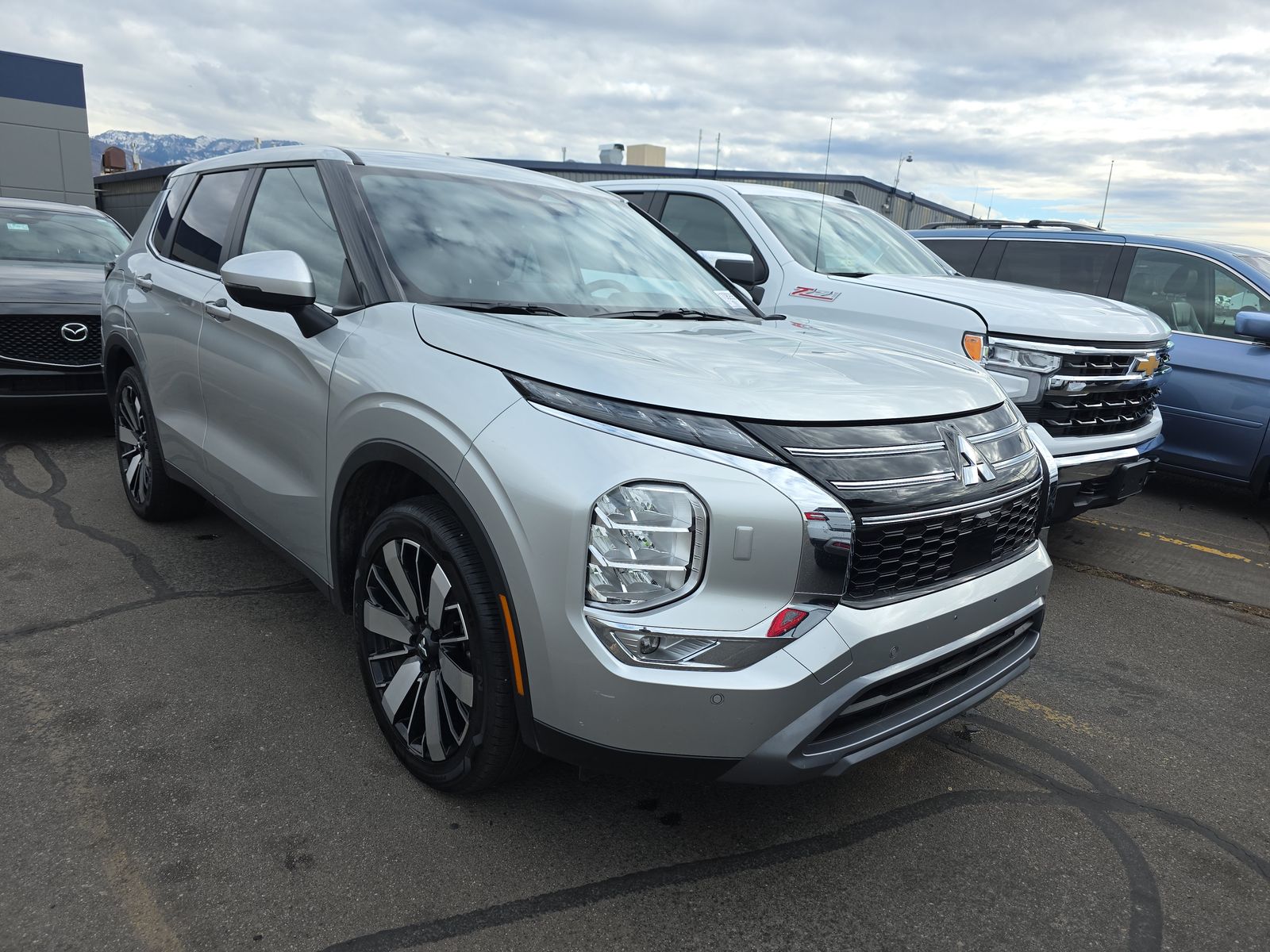 2025 Mitsubishi Outlander SE AWD
