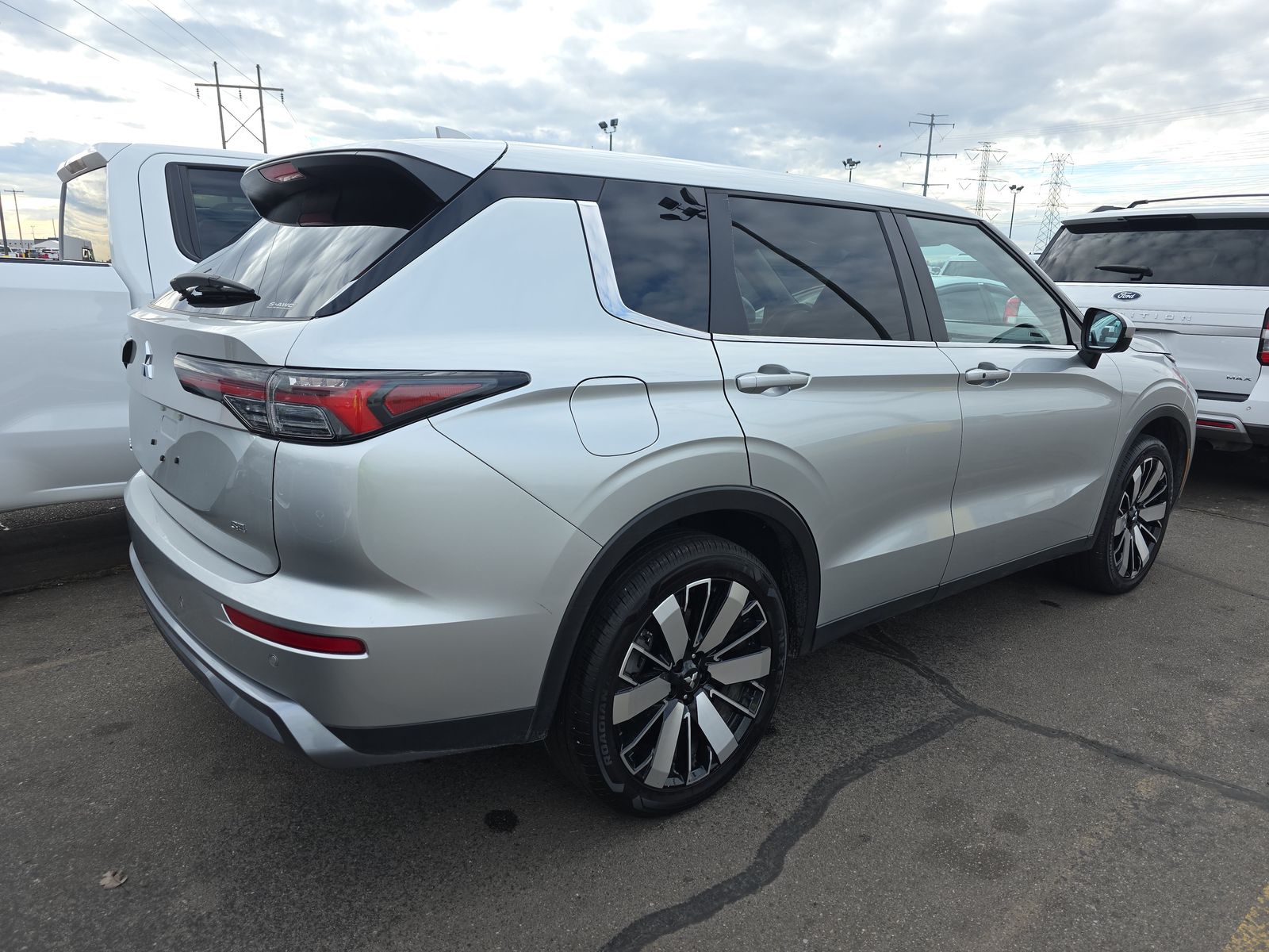 2025 Mitsubishi Outlander SE AWD