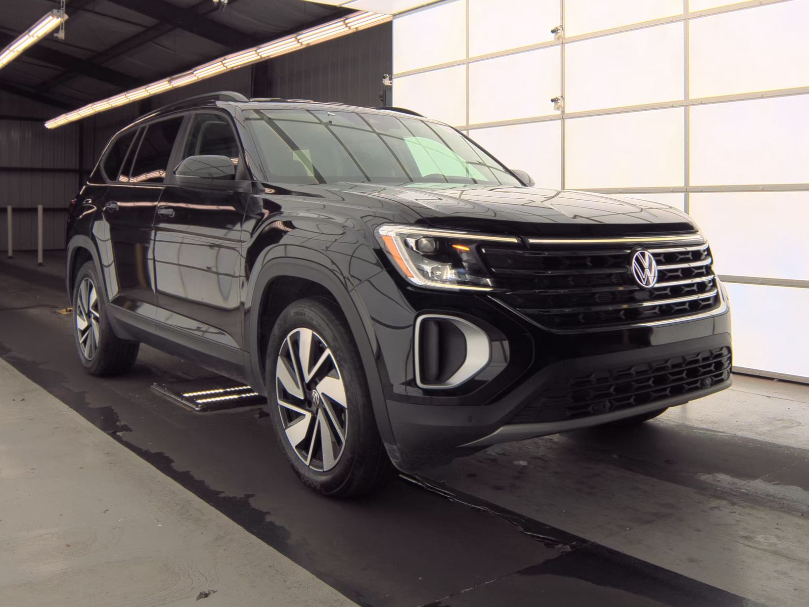 2025 Volkswagen Atlas 2.0T SE FWD