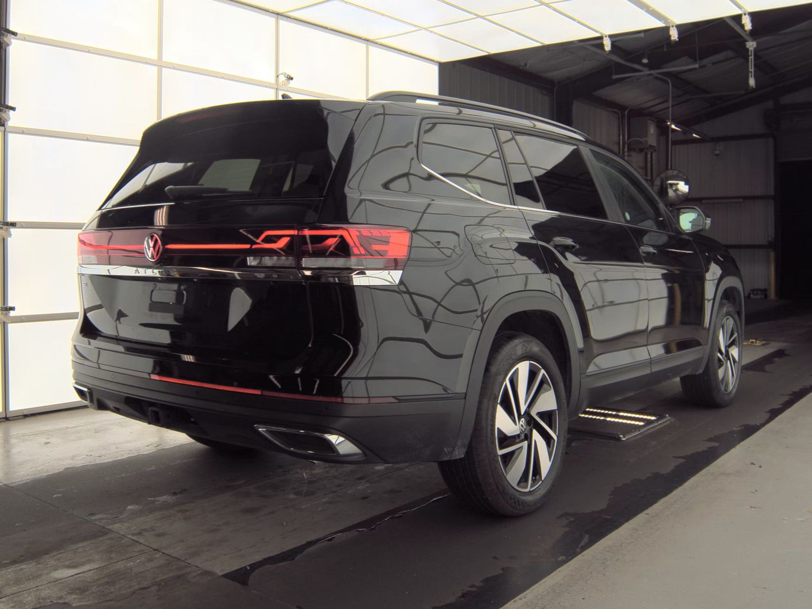 2025 Volkswagen Atlas 2.0T SE FWD