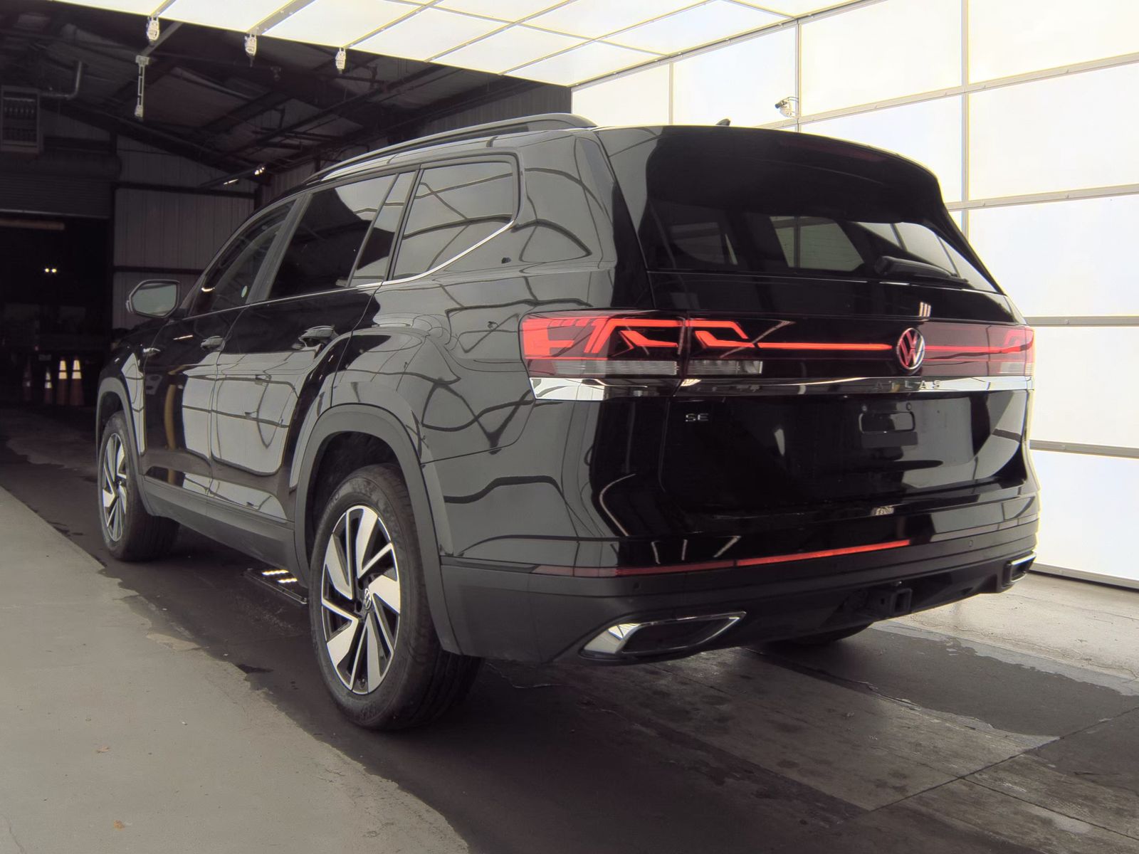 2025 Volkswagen Atlas 2.0T SE FWD