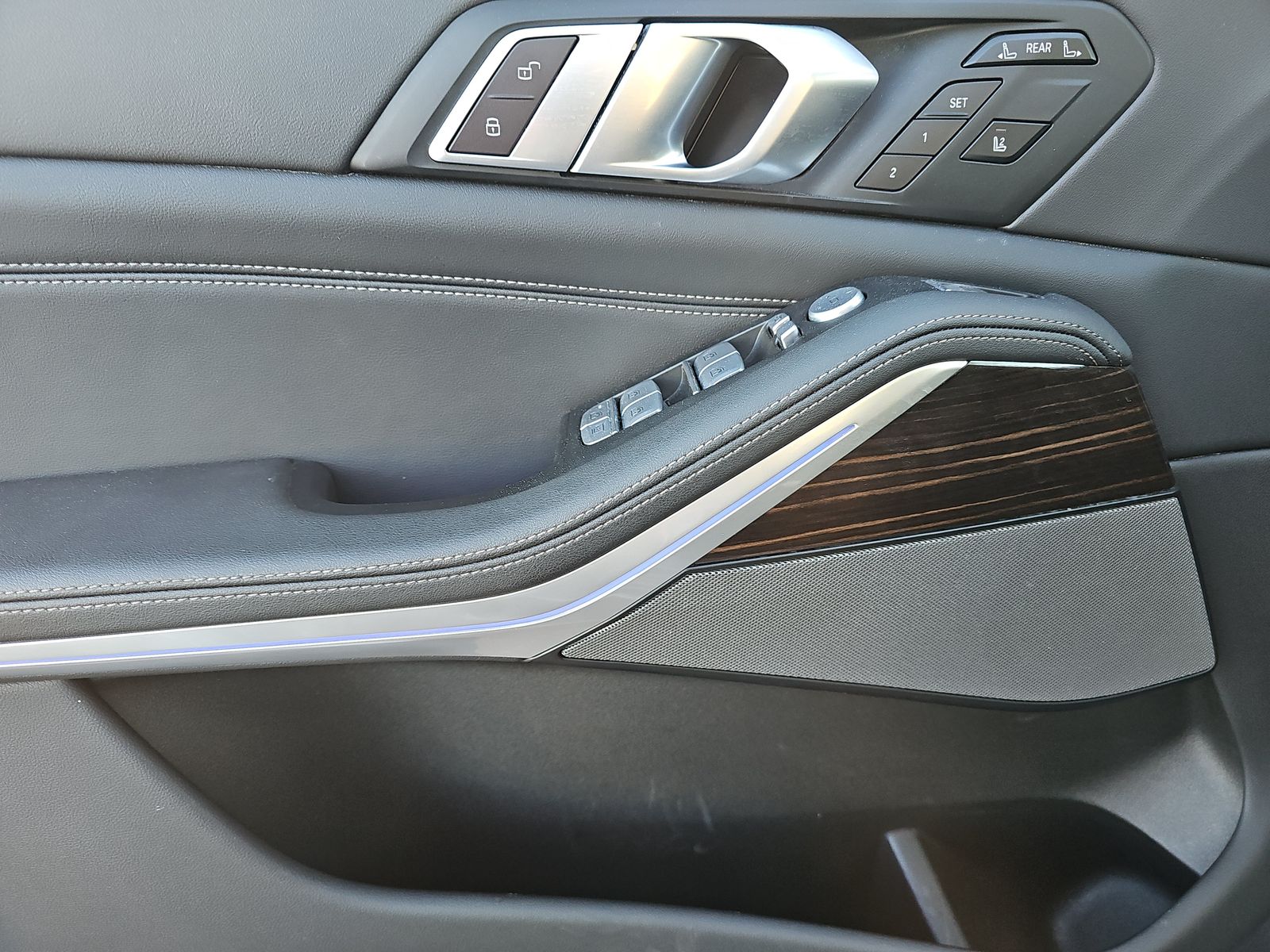 2024 BMW X7 xDrive40i AWD