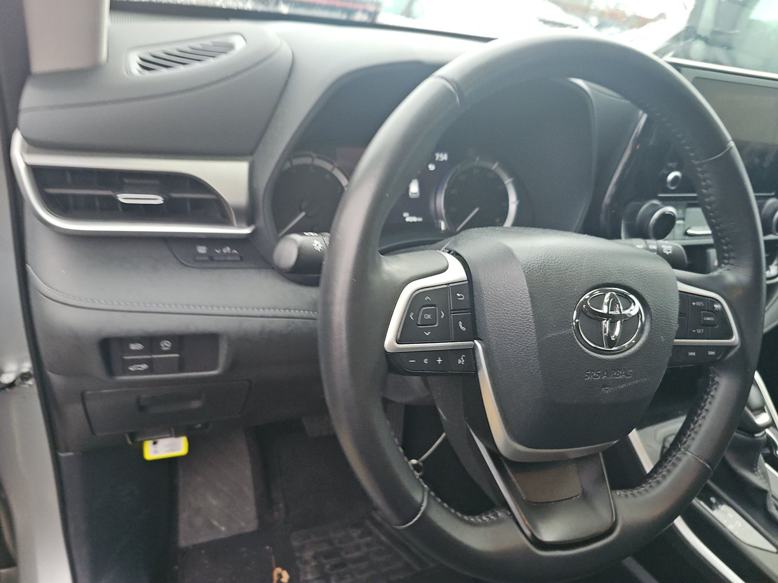 2024 Toyota Highlander LE FWD