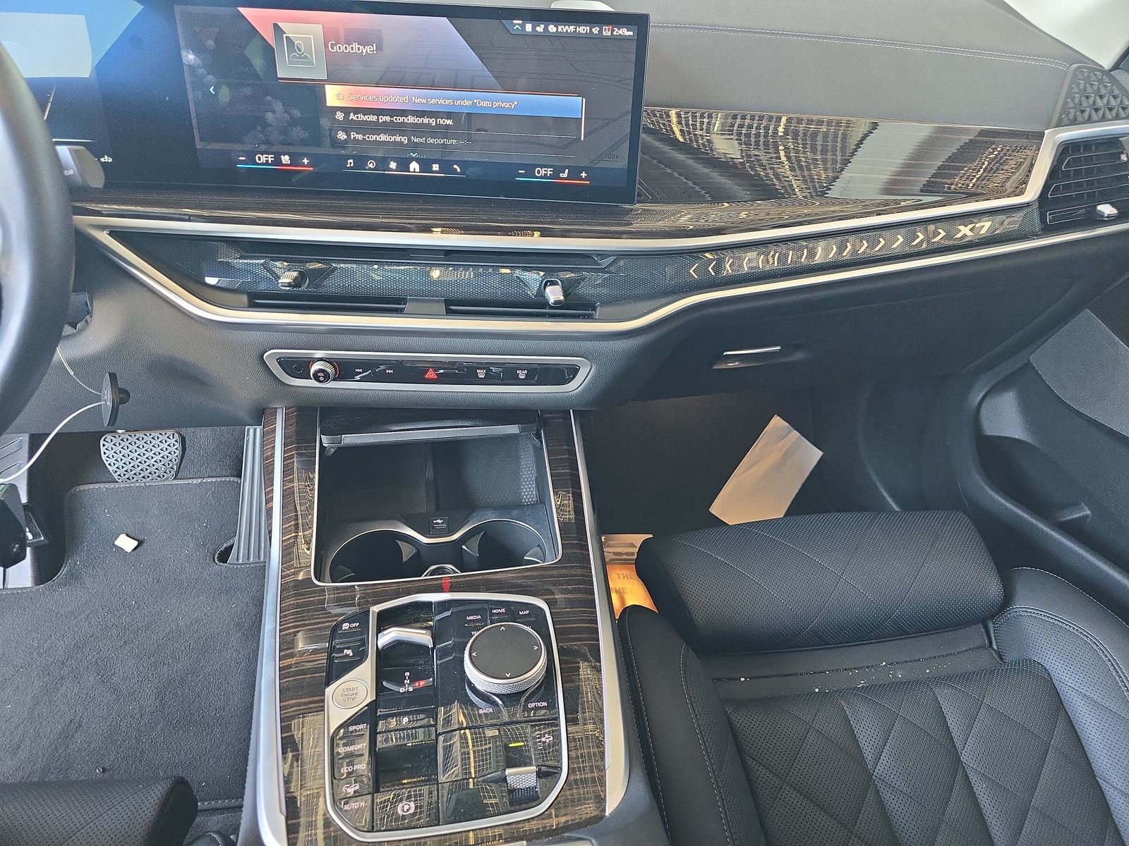 2025 BMW X7 xDrive40i AWD