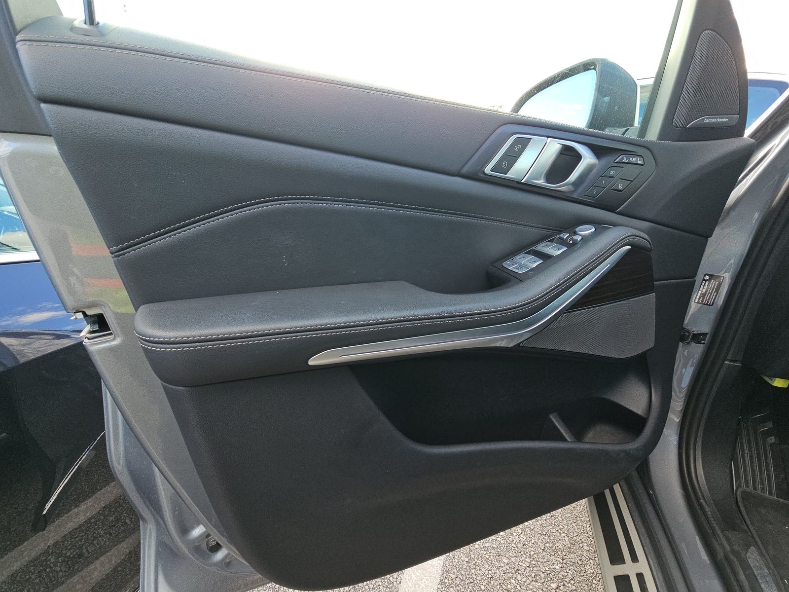 2025 BMW X7 xDrive40i AWD