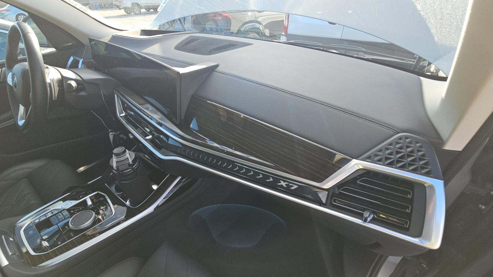 2025 BMW X7 xDrive40i AWD