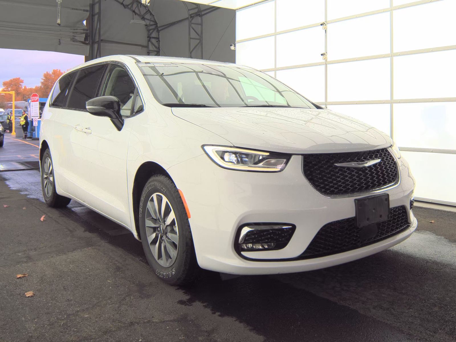 2024 Chrysler Pacifica Hybrid Select FWD