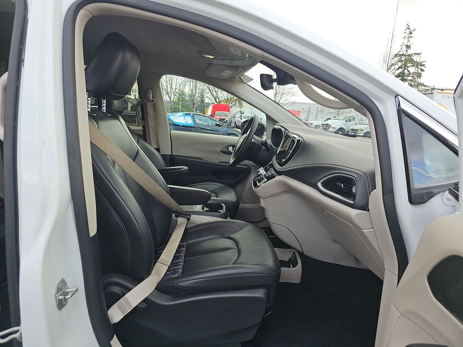 2024 Chrysler Pacifica Hybrid Select FWD