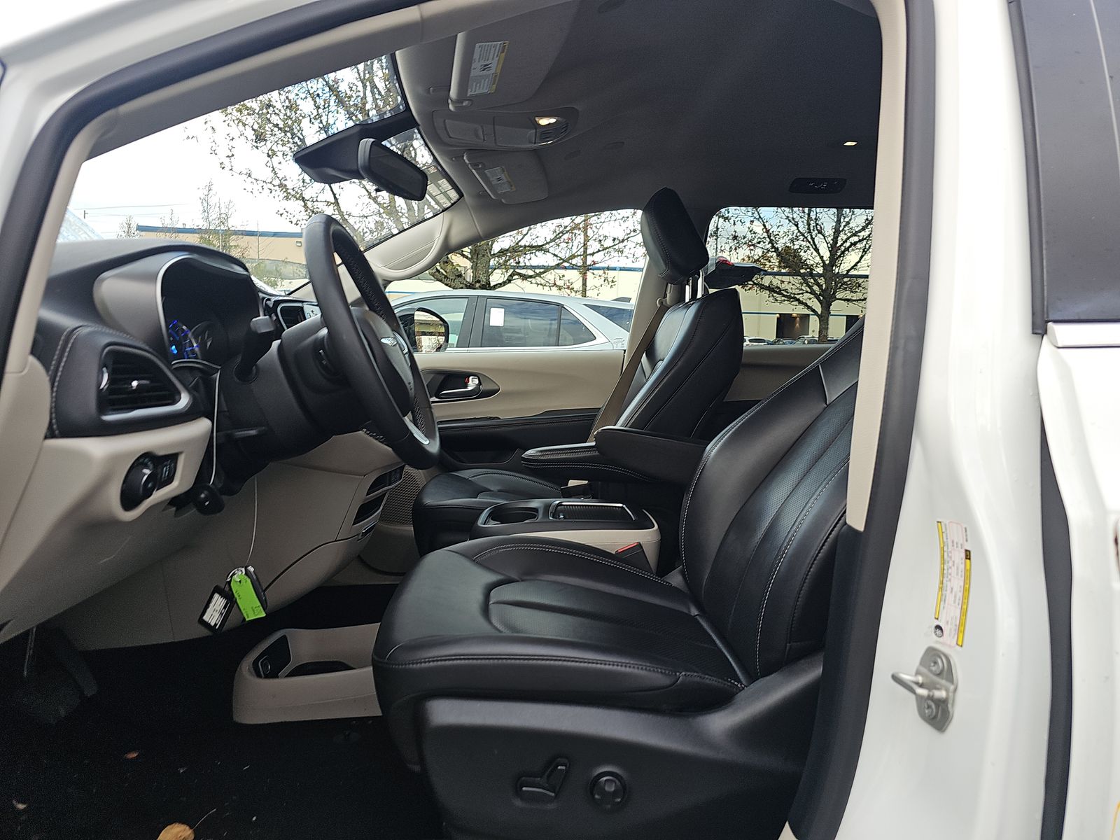 2024 Chrysler Pacifica Hybrid Select FWD