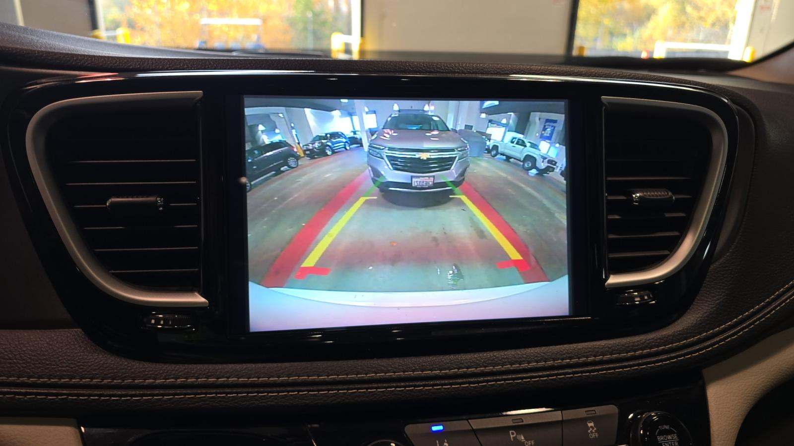 2024 Chrysler Pacifica Hybrid Select FWD