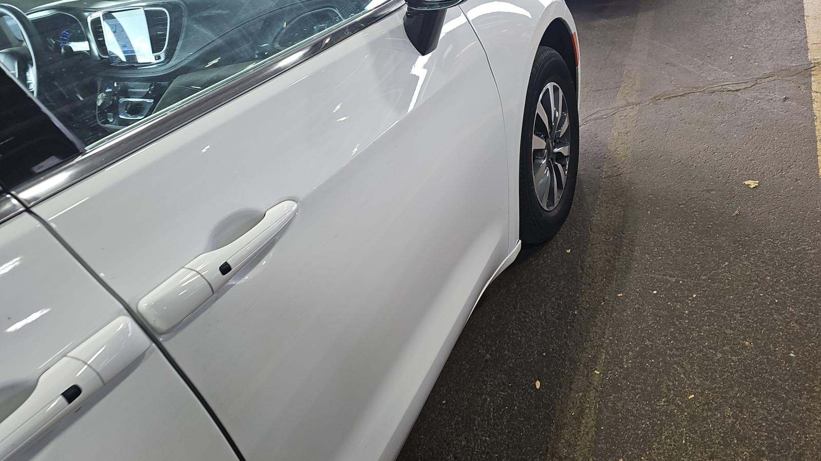 2024 Chrysler Pacifica Hybrid Select FWD