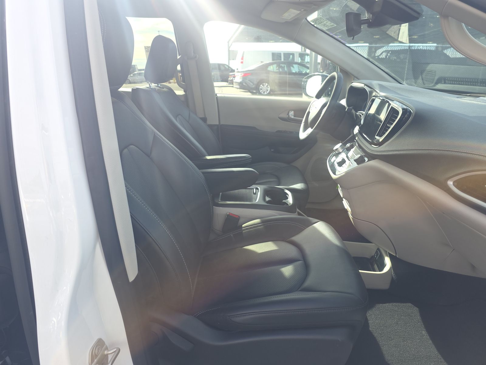 2024 Chrysler Pacifica Hybrid Select FWD