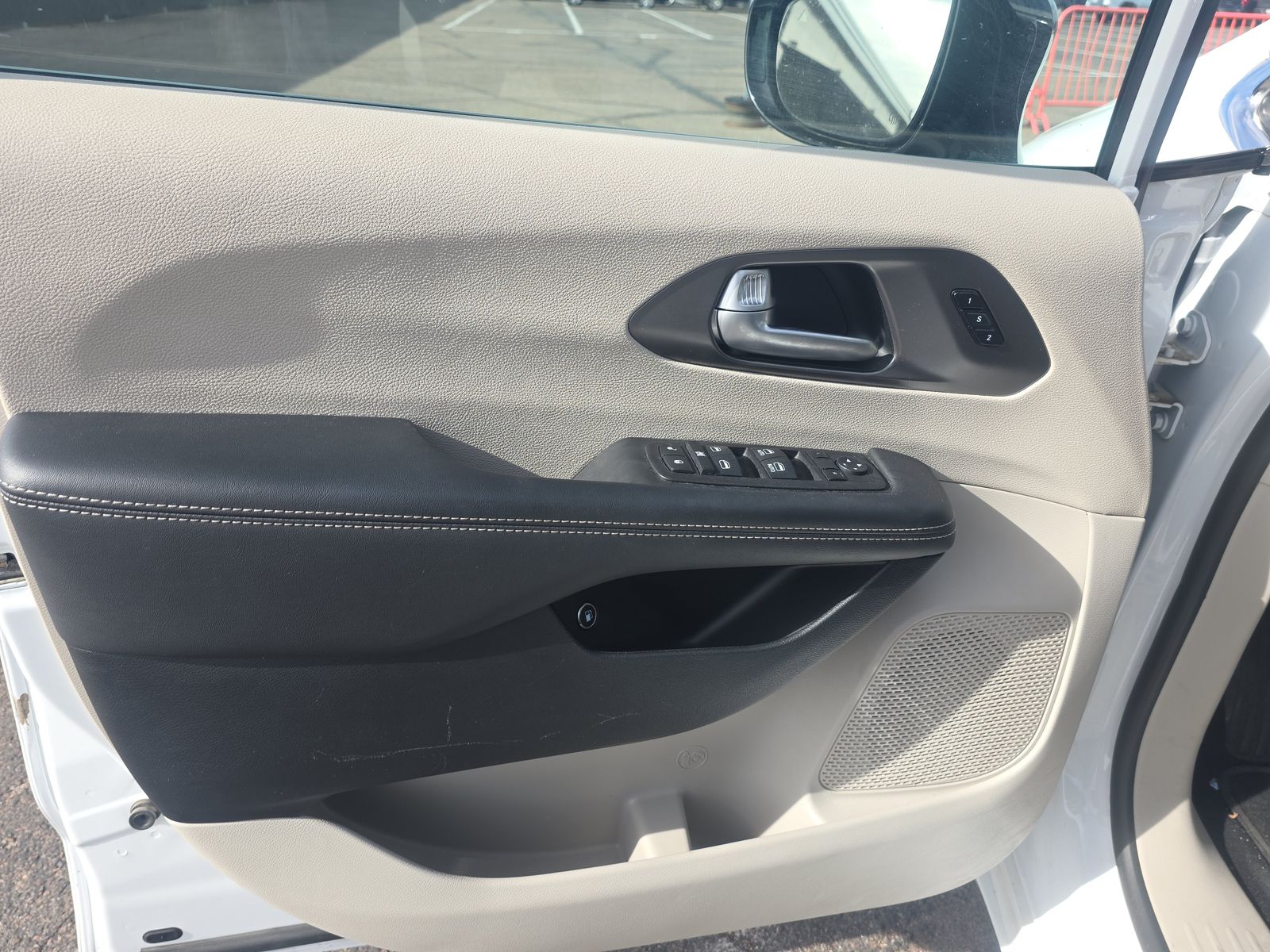 2024 Chrysler Pacifica Hybrid Select FWD