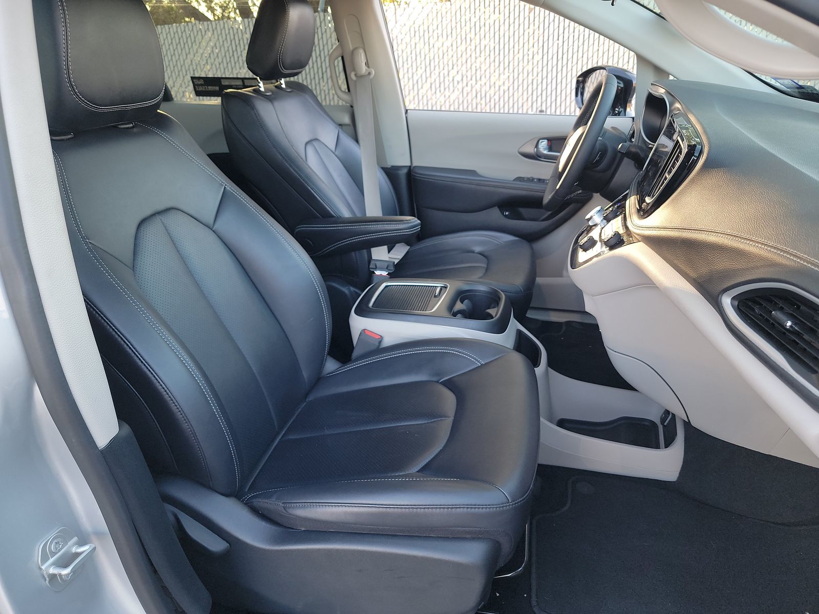 2024 Chrysler Pacifica Hybrid Select FWD