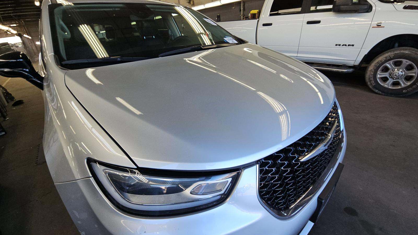 2024 Chrysler Pacifica Hybrid Select FWD