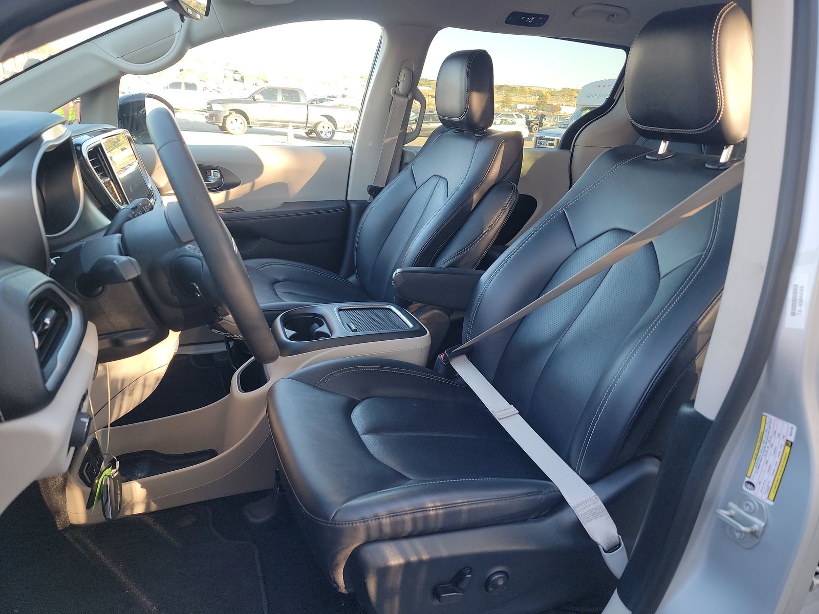 2024 Chrysler Pacifica Hybrid Select FWD