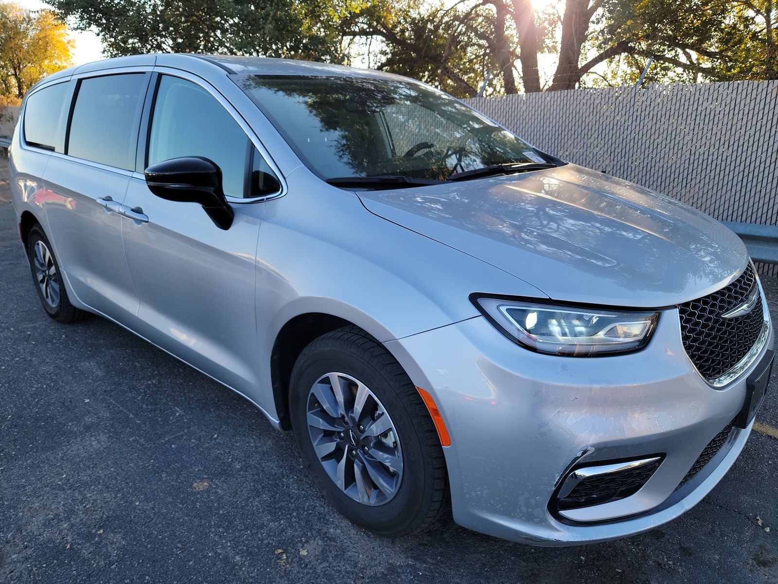 2024 Chrysler Pacifica Hybrid Select FWD