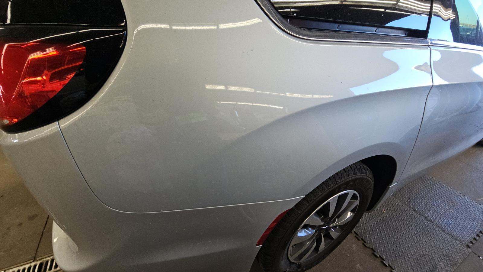 2024 Chrysler Pacifica Hybrid Select FWD