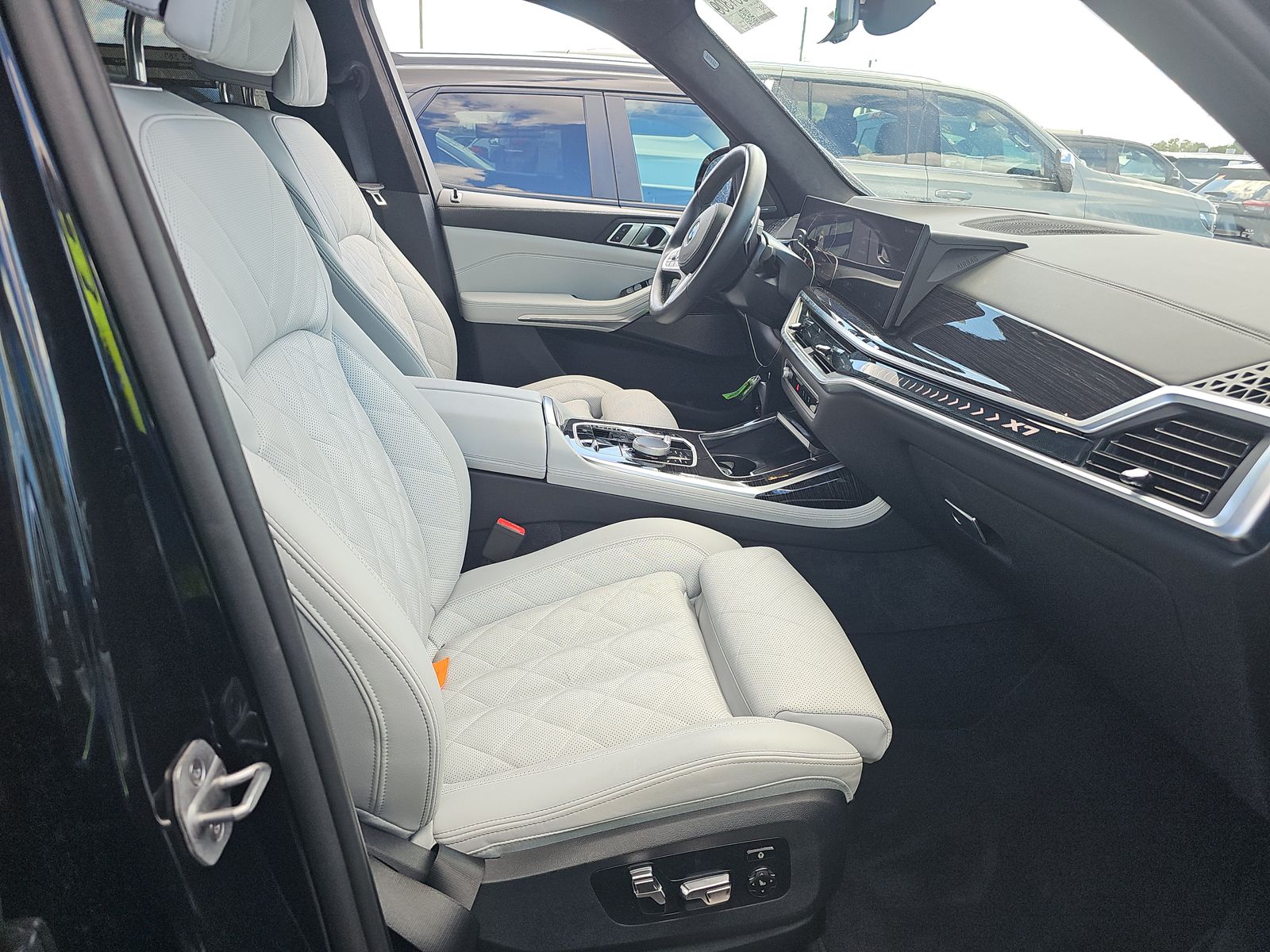 2025 BMW X7 xDrive40i AWD