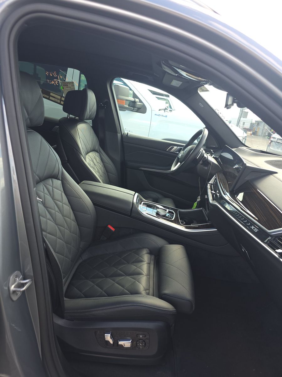 2025 BMW X5 xDrive40i AWD