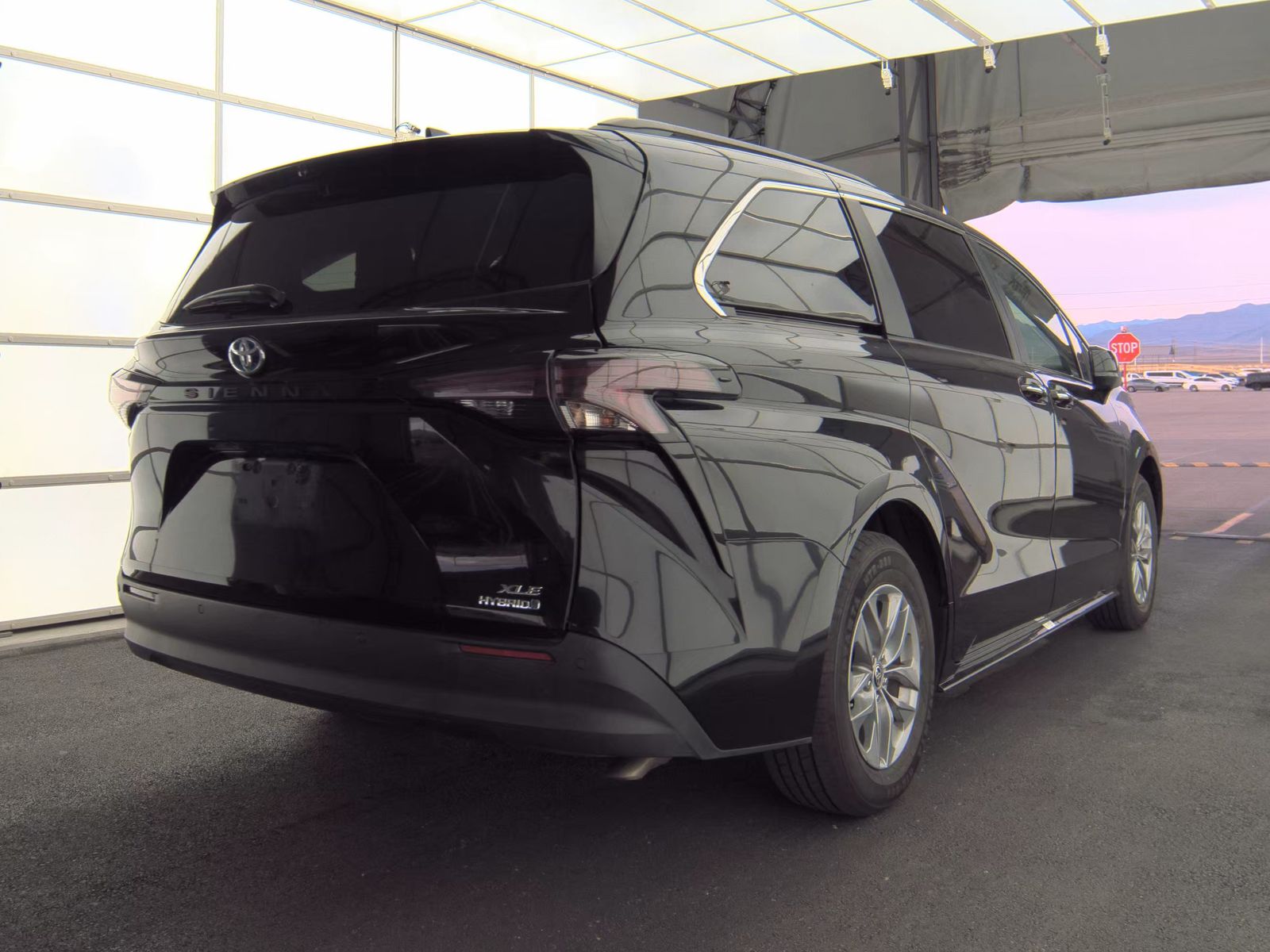 2024 Toyota Sienna XLE FWD