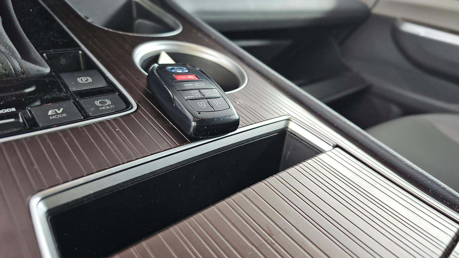 2024 Toyota Sienna XLE FWD