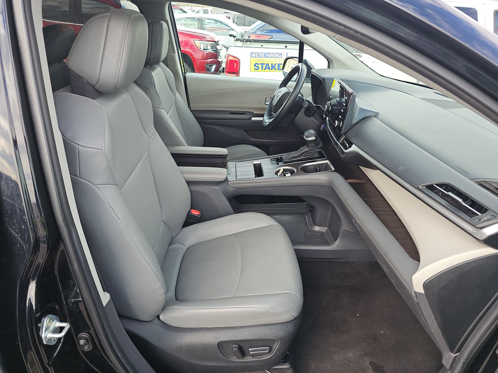 2024 Toyota Sienna XLE FWD