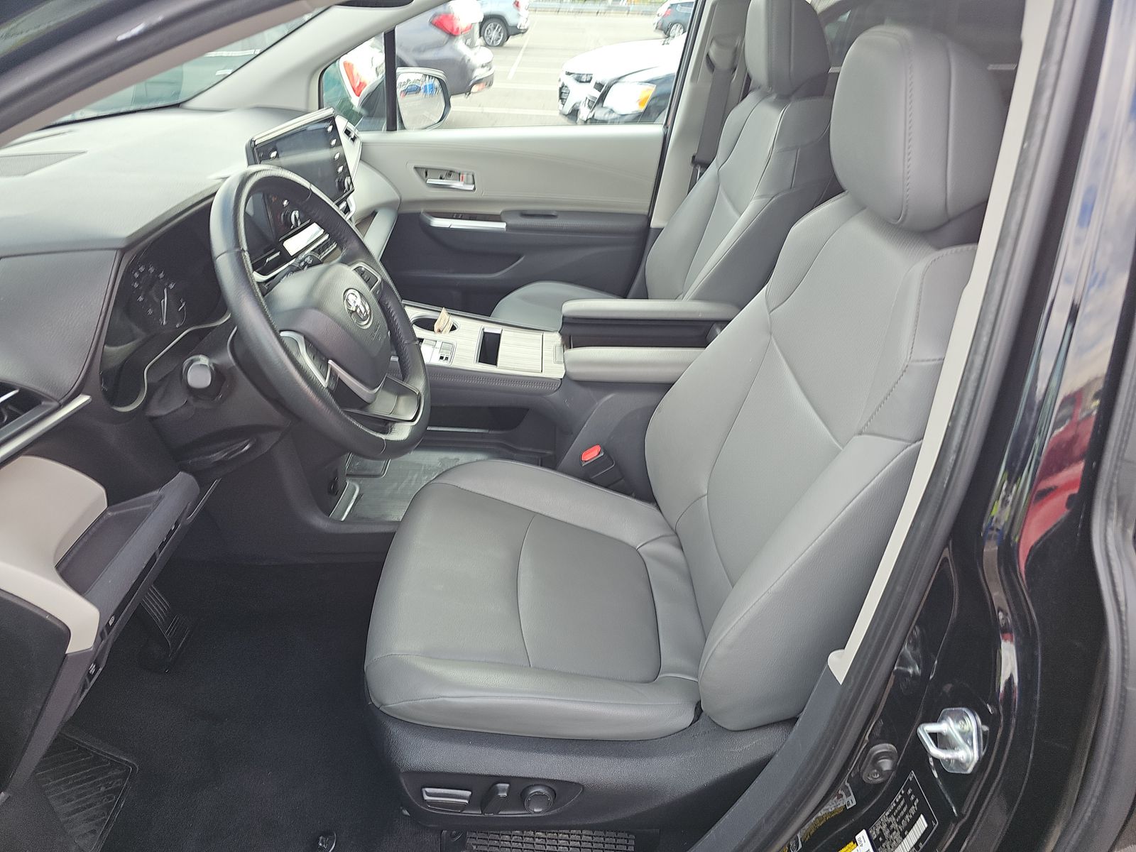 2024 Toyota Sienna XLE FWD