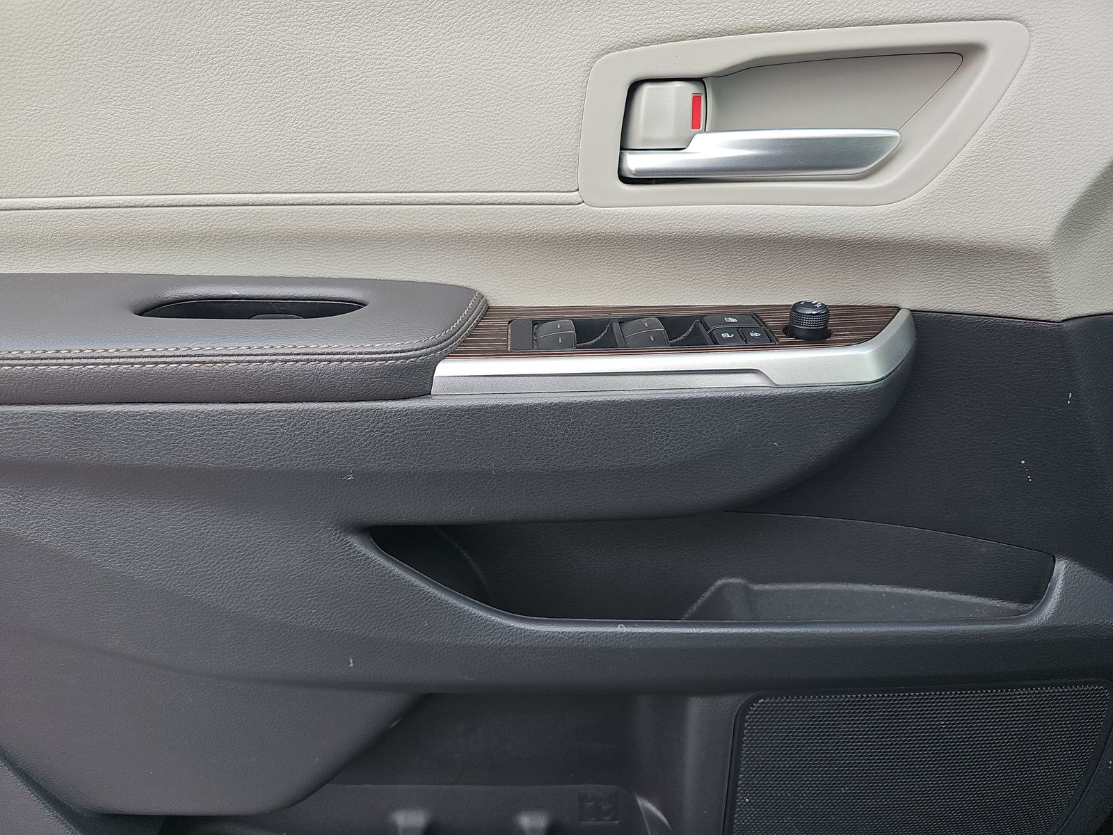 2024 Toyota Sienna XLE FWD