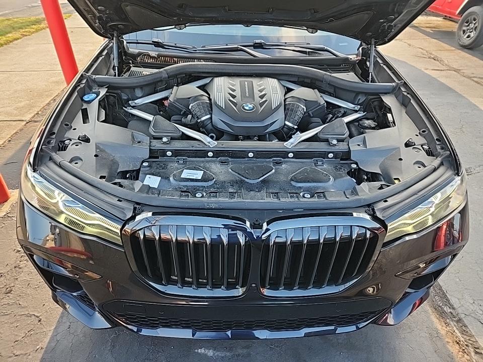 2022 BMW X7 M50i AWD